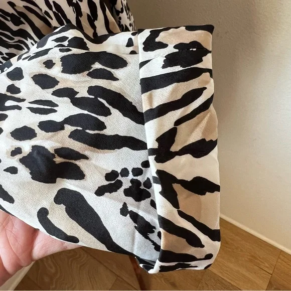 Bebe Shawl Collar White Leopard Blazer - Picture 10 of 10